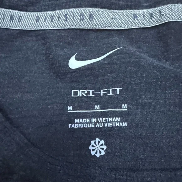 Nike Rise 365 Running Division
Men's Dri-FIT Short-Sleeve Running Top - Picture 8 of 8